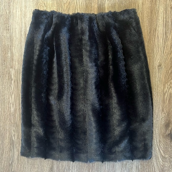 Adrienne Vittadini Dresses & Skirts - Adrienne Vittadini faux fur skirt Size XS